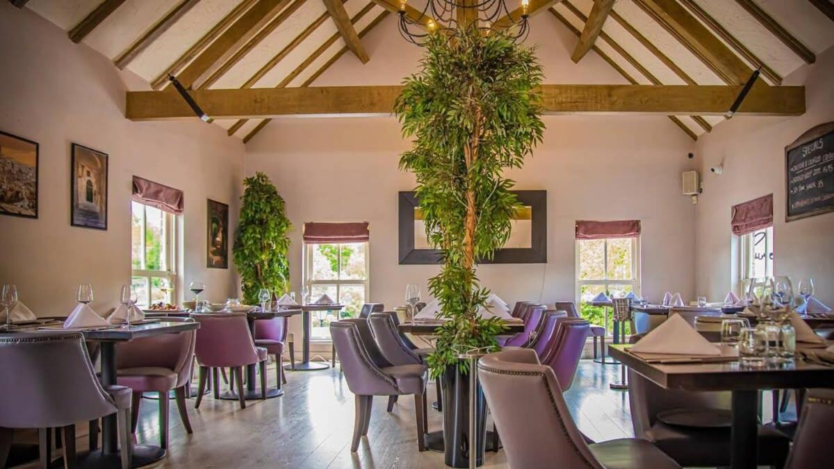 4 Bed Homely Retreat - Wolverhampton Eksteriør billede