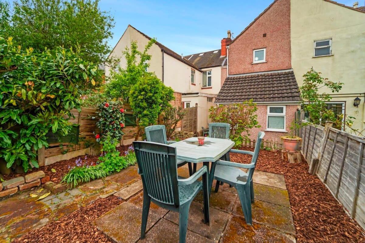 4 Bed Homely Retreat - Wolverhampton Eksteriør billede