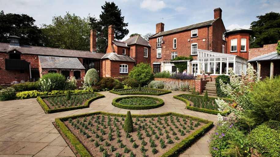 4 Bed Homely Retreat - Wolverhampton Eksteriør billede